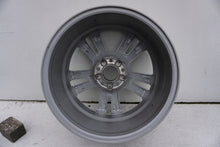 Laden Sie das Bild in den Galerie-Viewer, 1x Alufelge 17 Zoll 7.5&quot; 5x112 45ET Glanz A2074012102 Mercedes-Benz Rim Wheel