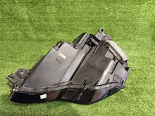 Laden Sie das Bild in den Galerie-Viewer, Frontscheinwerfer Skoda 57B941016B Rechts Scheinwerfer Headlight SCH9469251357gb