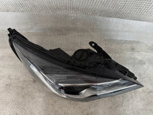 Laden Sie das Bild in den Galerie-Viewer, Frontscheinwerfer Opel Astra 39158006 Rechts Scheinwerfer Headlight SCH6444602489pf