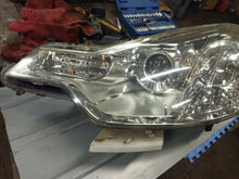 Laden Sie das Bild in den Galerie-Viewer, Frontscheinwerfer Citroën C-Crosser Xenon Links Scheinwerfer Headlight SCH7962060305vg
