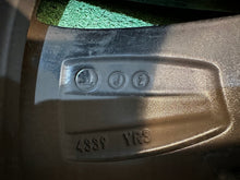 Laden Sie das Bild in den Galerie-Viewer, 1x Alufelge 18 Zoll 8.0&quot; 5x112 44ET 3V0601025B Skoda Superb Iii Rim Wheel