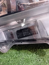 Laden Sie das Bild in den Galerie-Viewer, Frontscheinwerfer Mazda III CSC28636 Links Scheinwerfer Headlight SCH1040321508zn