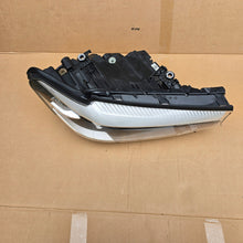 Laden Sie das Bild in den Galerie-Viewer, Frontscheinwerfer BMW 5 G31 G30 8499112-03 LED Rechts Scheinwerfer Headlight SCH9373814400cr