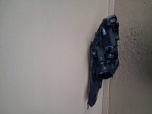 Laden Sie das Bild in den Galerie-Viewer, Frontscheinwerfer Toyota Avensis Links Scheinwerfer Headlight SCH1902925173ay