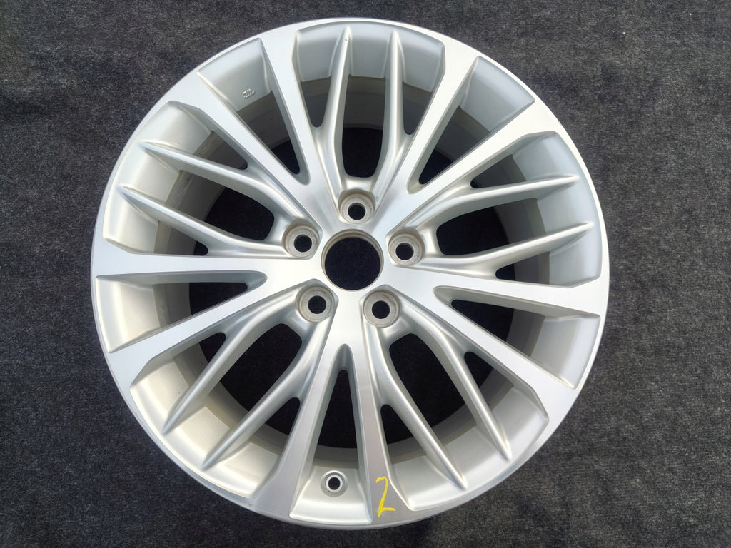 1x Alufelge 18 Zoll 8.0" 5x114.3 50ET Glanz Silber 42611-06E50 Toyota Camry FEL3004731037uz