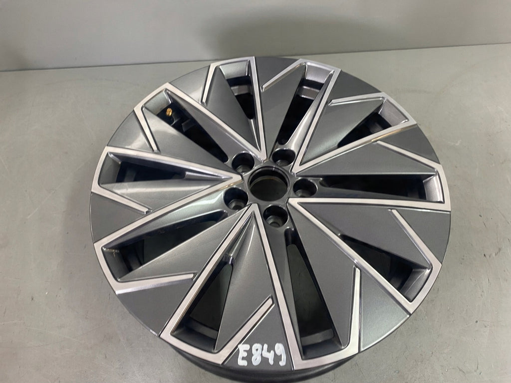 1x Alufelge 17 Zoll 6.5" 5x100 40ET 685601025 Skoda Kamiq Rim Wheel