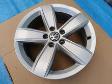 Load image into Gallery viewer, 1x Alufelge 17 Zoll 6.5&quot; 5x112 38ET Glanz 5NA071497 VW Tiguan Rim Wheel