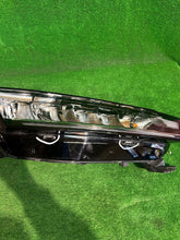 Laden Sie das Bild in den Galerie-Viewer, Frontscheinwerfer Skoda Octavia IV 5E4941016 Rechts Scheinwerfer Headlight SCH9197284129kd
