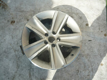 Laden Sie das Bild in den Galerie-Viewer, 1x Alufelge 18 Zoll 8.0" 5x112 44ET Glanz Silber 3C0601025 VW Passat Rim Wheel FEL1153865766dp