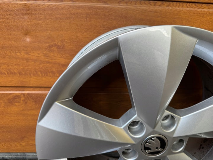 1x Alufelge 17 Zoll 6.5" 5x112 38ET Glanz Silber 565601025J Skoda Kodiaq FEL1079902020hd