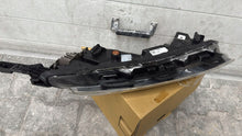 Load image into Gallery viewer, Frontscheinwerfer Hyundai Bayon Rechts Scheinwerfer Headlight