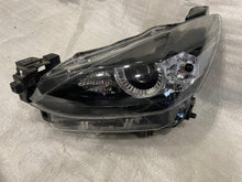 Laden Sie das Bild in den Galerie-Viewer, Frontscheinwerfer Mazda II D43N-51040 LED Links Scheinwerfer Headlight