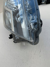 Load image into Gallery viewer, Frontscheinwerfer Toyota Yaris Links Scheinwerfer Headlight