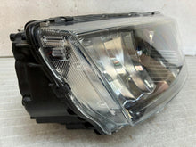 Laden Sie das Bild in den Galerie-Viewer, Frontscheinwerfer Skoda Octavia III 5E1941016B Xenon Rechts Headlight SCH7832510410cq