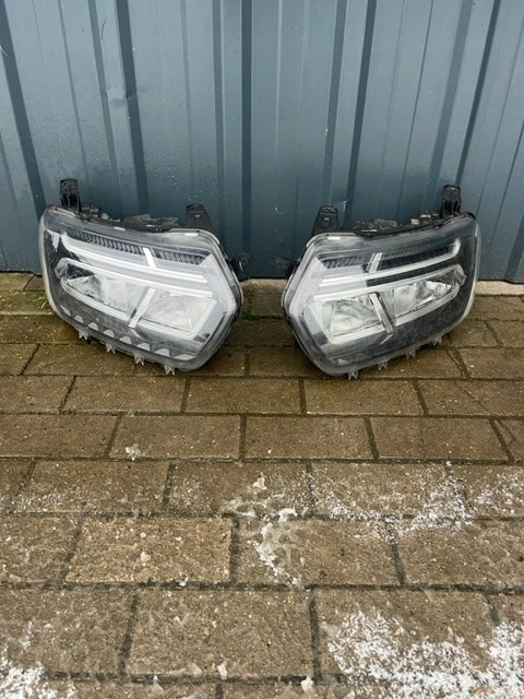 Frontscheinwerfer Dacia Duster 260602515R 260109550R LED Ein Satz Headlight SCH5627865424qv