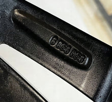 Laden Sie das Bild in den Galerie-Viewer, 1x Alufelge 19 Zoll 8.0&quot; 5x112 57ET 6856056 Mini Clubman F54 Rim Wheel