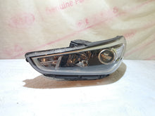 Laden Sie das Bild in den Galerie-Viewer, Frontscheinwerfer Hyundai I30 III 92101G4000 Halogen Links Headlight