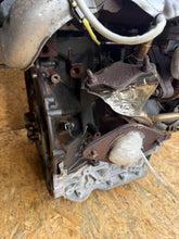 Load image into Gallery viewer, Motor Renault Master III M9TB870 2.3 Engine Unkomplett MOT9615409484zn