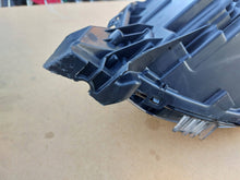Laden Sie das Bild in den Galerie-Viewer, Frontscheinwerfer Peugeot II 208 9833036180 Rechts Scheinwerfer Headlight SCH5504682954yy
