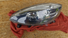 Laden Sie das Bild in den Galerie-Viewer, Frontscheinwerfer Renault Scenic 260601946R Links Scheinwerfer Headlight SCH9324909999ry