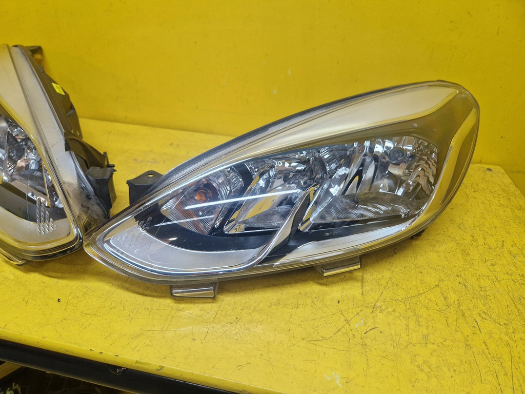 Frontscheinwerfer Ford Fiesta I H1BB-13W029-AE H1BB-13W030-AE Ein Satz Headlight SCH3063899064hj