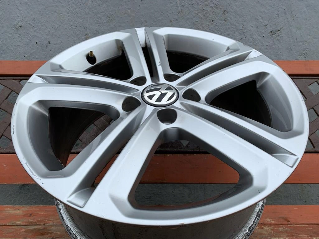 1x Alufelge 17 Zoll 7.5" 5x112 47ET Glanz Silber 3AA601025M VW Passat B7