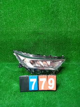 Laden Sie das Bild in den Galerie-Viewer, Frontscheinwerfer Toyota V CSC25612 Rechts Scheinwerfer Headlight SCH8102921585kl