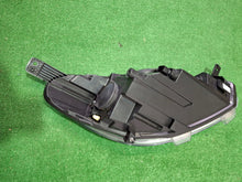 Laden Sie das Bild in den Galerie-Viewer, Frontscheinwerfer Ford Fiesta I H1BB-13W030-CE Xenon Links Headlight SCH2305599636hw