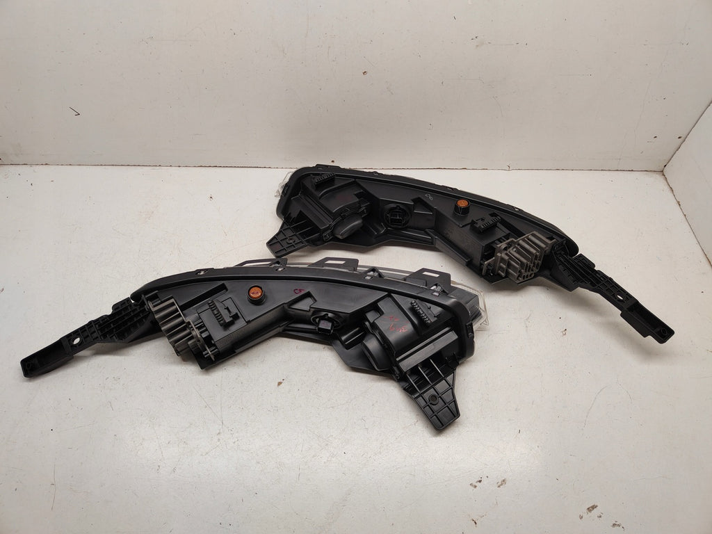 Frontscheinwerfer Hyundai Bayon 92207Q0600 Ein Stück (Rechts oder Links)