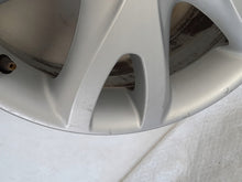 Laden Sie das Bild in den Galerie-Viewer, 1x Alufelge 17 Zoll 7.0&quot; 5x114.3 40ET Glanz Silber 40300JY02B Renault Rim Wheel