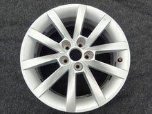 Laden Sie das Bild in den Galerie-Viewer, 1x Alufelge 16 Zoll 6.0" 5x100 38ET Glanz Silber 657601025B Skoda Scala FEL2515808354wq