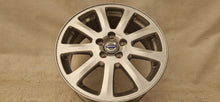 Laden Sie das Bild in den Galerie-Viewer, 1x Alufelge 17 Zoll 7.0&quot; 5x108 49ET Glanz Silber 8634739 Volvo S60 S80 V70