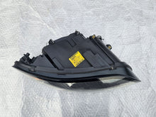 Laden Sie das Bild in den Galerie-Viewer, Frontscheinwerfer Volvo C70 9466358 Rechts Scheinwerfer Headlight SCH9863076415hw