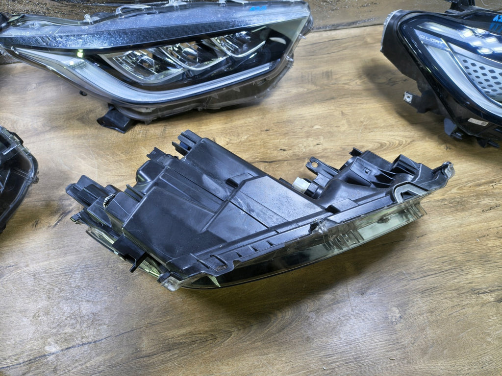 Frontscheinwerfer Toyota Yaris Cross OD-310 Links Scheinwerfer Headlight SCH8350993136rs