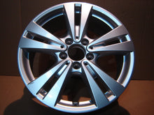 Laden Sie das Bild in den Galerie-Viewer, 1x Alufelge 17 Zoll 7.5" 5x112 52ET Glanz Silber A2464011400 Mercedes-Benz Cla FEL7979938748ve