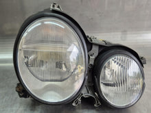 Load image into Gallery viewer, Frontscheinwerfer Mercedes-Benz W210 A2108204061 Xenon Rechts Headlight