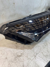 Laden Sie das Bild in den Galerie-Viewer, Frontscheinwerfer Skoda Enyaq IV 5LB941016G Vorderseite Scheinwerfer Headlight