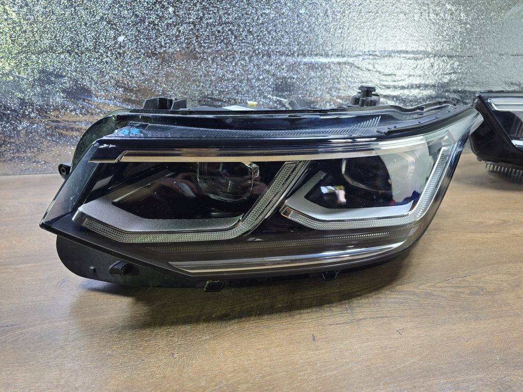 Frontscheinwerfer VW Tiguan 5NB941081H Links Scheinwerfer Headlight SCH3136481248xw