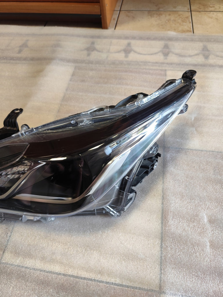 Frontscheinwerfer Toyota Corolla 8115002T31 LED Ein Stück (Rechts oder Links)