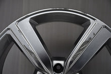 Laden Sie das Bild in den Galerie-Viewer, 1x Alufelge 20 Zoll 9.0" 5x112 38ET Glanz Silber 4KE601025S Audi E-Tron FEL4515067648aa