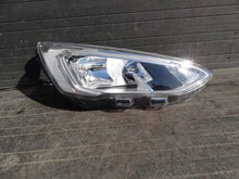 Laden Sie das Bild in den Galerie-Viewer, Frontscheinwerfer Ford Focus JX7B-13W029-AE Rechts Scheinwerfer Headlight