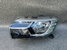 Laden Sie das Bild in den Galerie-Viewer, Frontscheinwerfer Dacia Sandero II 260605665R Links Scheinwerfer Headlight SCH5575196577fn