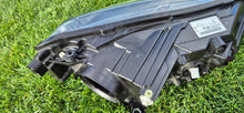 Laden Sie das Bild in den Galerie-Viewer, Frontscheinwerfer Skoda Superb III 3V1941015B Xenon Rechts oder Links