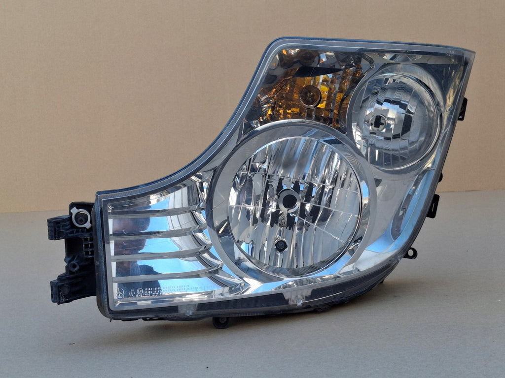 Frontscheinwerfer Mercedes-Benz A9608200239 Rechts Scheinwerfer Headlight SCH7438605201oo