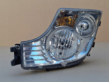 Laden Sie das Bild in den Galerie-Viewer, Frontscheinwerfer Mercedes-Benz A9608200239 Rechts Scheinwerfer Headlight SCH7438605201oo