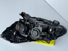Laden Sie das Bild in den Galerie-Viewer, Frontscheinwerfer Renault Clio III 260105646R LED Rechts Scheinwerfer Headlight