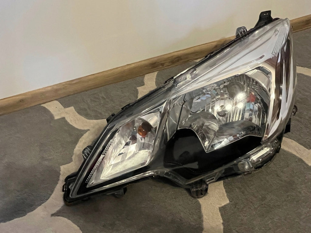 Frontscheinwerfer Mitsubishi Space Star 8301D445 Vorderseite Headlight