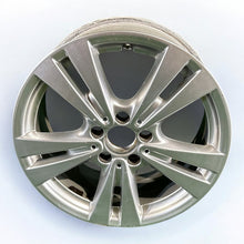 Laden Sie das Bild in den Galerie-Viewer, 1x Alufelge 17 Zoll 7.5&quot; 5x112 52ET Glanz Silber A2464011400 Mercedes-Benz W246