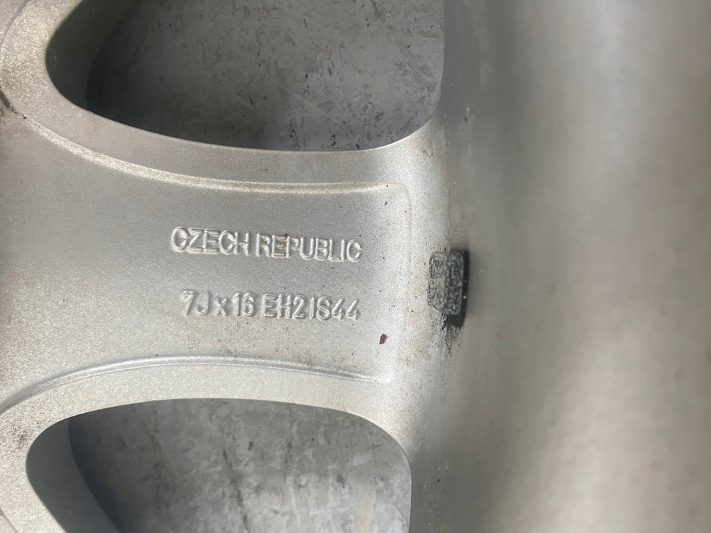 1x Alufelge 16 Zoll 7.0" 5x120 44ET Glanz Silber 6769402 BMW 1 Coupe E87 FEL2961166825la