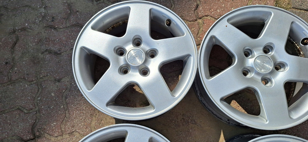 4x Alufelge 15 Zoll 6.5" 5x114.3 50ET Silber KBA45967 Hyundai I Rim Wheel FEL7309111112uk